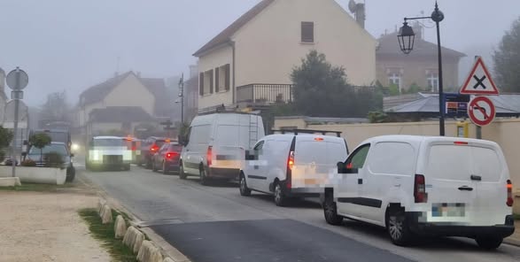 7 octobre 2024 : décompte matinal du nombre de véhicules empruntant la route départementale qui traverse le village d’est en ouest. Action solidaire menée par 𝒍𝒆𝒔 𝑽𝒐𝒍𝒐𝒏𝒕𝒂𝒊𝒓𝒆𝒔 𝒅𝒆 𝑽𝒊𝒍𝒍𝒆𝒏𝒆𝒖𝒗𝒆-𝑺𝒂𝒊𝒏𝒕-𝑫𝒆𝒏𝒊𝒔.