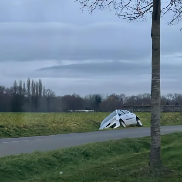 3 décembre 2024 : encore une voiture dans le fossé sur la D88A. Nous avons demandé à la Mairie les relevés (anonymes) de vitesse effectués par le Département : refus…