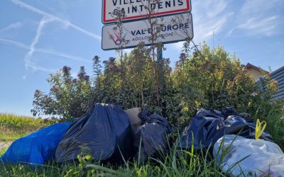 19 août 2025, les « Volontaires de Villeneuve-Saint-Denis » ont débarrassé les abords du terrain des poubelles qui y avaient été laissées. 𝐈𝐧𝐚𝐜𝐭𝐢𝐨𝐧 𝐦𝐮𝐧𝐢𝐜𝐢𝐩𝐚𝐥𝐞 / 𝐀𝐜𝐭𝐢𝐨𝐧 𝐜𝐢𝐭𝐨𝐲𝐞𝐧𝐧𝐞.