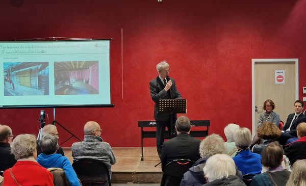 11 janvier 2025, vœux du Maire de Villeneuve-le-Comte. Une communication claire et précise, les initiatives des habitants mises à l’honneur, une bonne ambiance. Tout l’inverse de notre Commune…