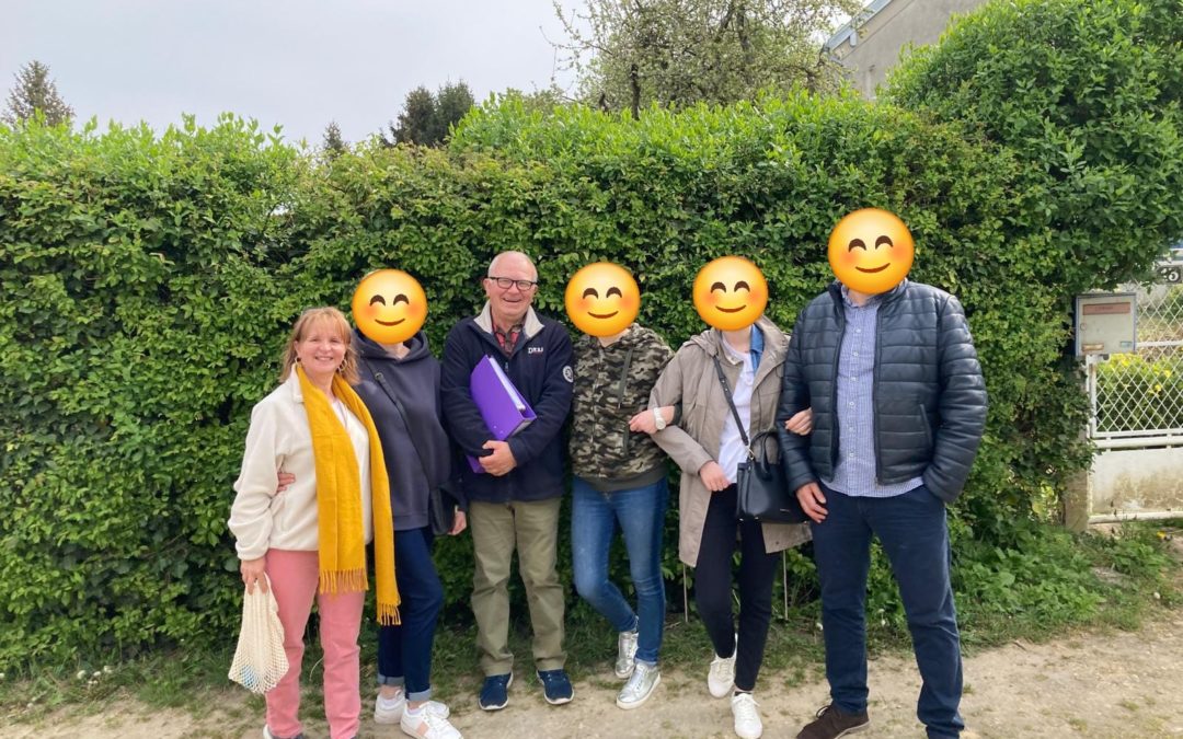 Souvenir : il y a deux ans, la solidarité vis à vis des réfugiées ukrainiennes. Merci à Joël pour la mise à disposition d’une parcelle aux jardins familiaux ❤️