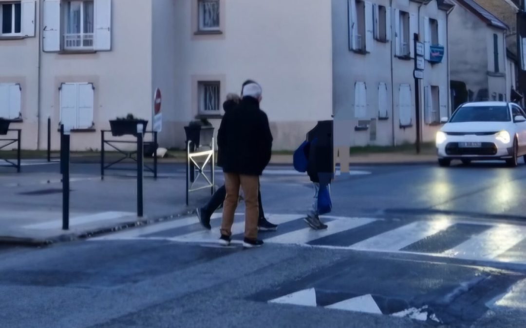 28 et 30 janvier 2025, présence des « Volontaires de Villeneuve-Saint-Denis » au passage piéton pour traverser la route avec les écoliers 👍
