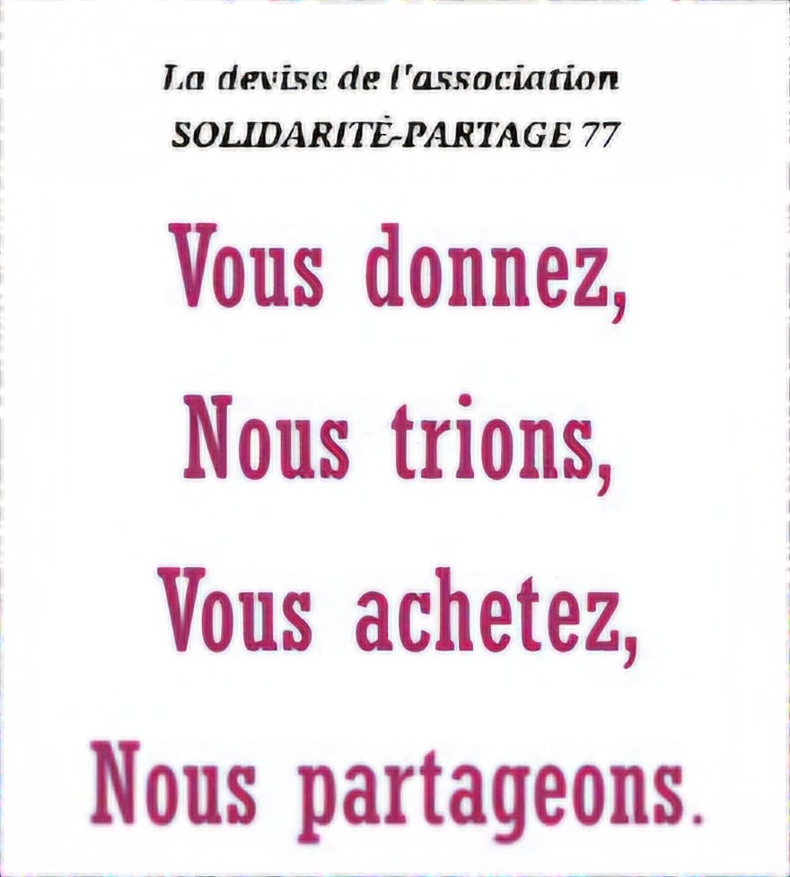 Une des photos rappelle la devise de l'association Solidarité Partage 77 : vous donnez, nous trions, vous achetez, nous partageons.
L'autre phot donne les dates des différents greniers solidaires de l'année